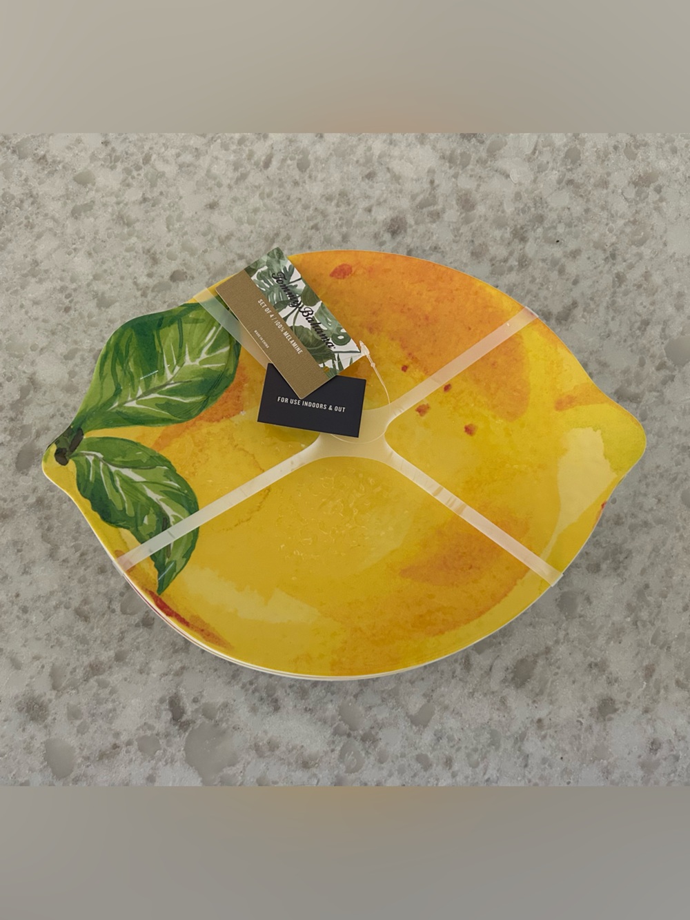 “New”Tommy Bahama Set of 4 Lemon-Shaped Melamine Plates in Yellow w/ Green Leaf